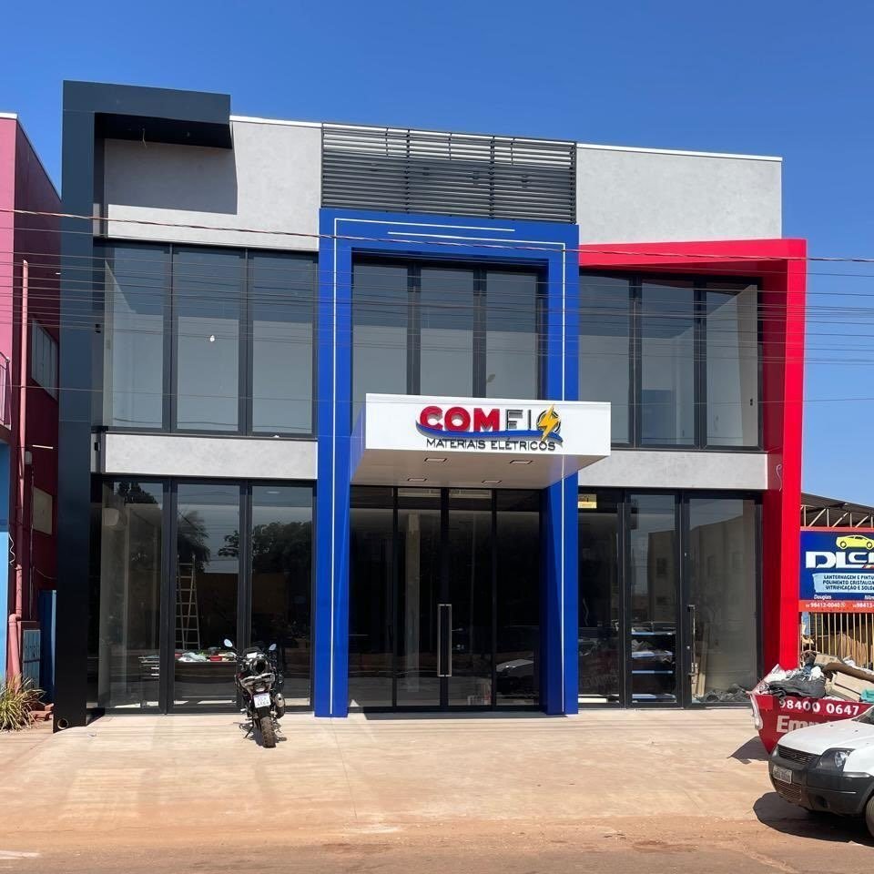 Fachada da Com Fio na Avenida Industrial, em Confresa
